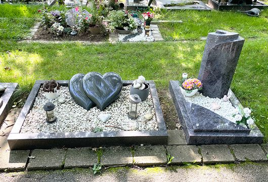 Grabstein für ein Urnengrab in Schleswig-Holstein